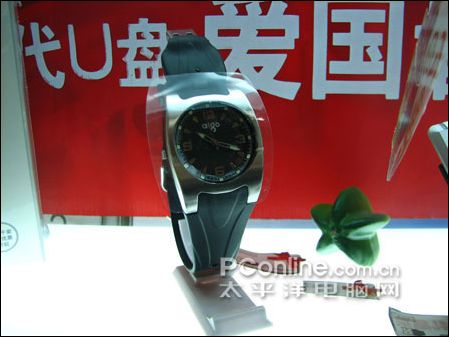 F352采用手表式设计