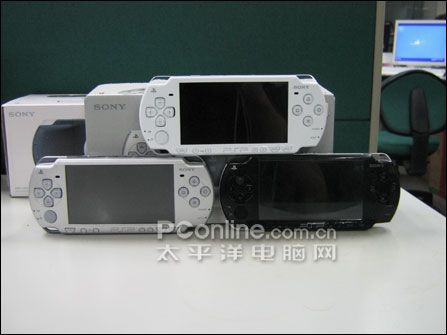  Play Station Portable°(PSP-2000)