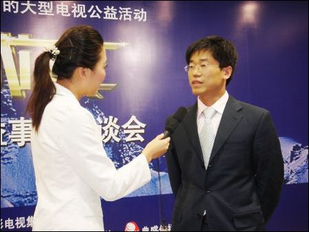 支持公益事业 纽曼出席《美梦成真》