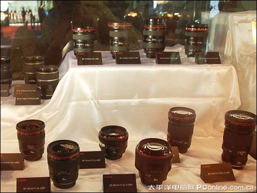 P&E2009:单反炮阵齐上场 佳能展区人气旺