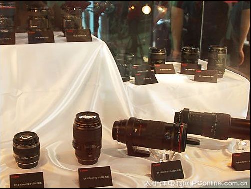 P&E2009:单反炮阵齐上场 佳能展区人气旺