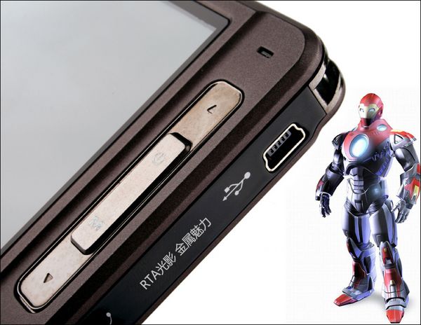 黑白主机十月开卖 索尼PSP GO官方美图