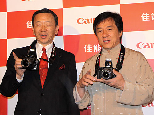 成龙亲临助威 佳能“感动典藏”发布会举行
