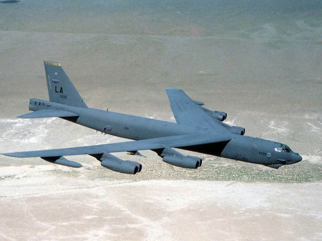 b-52"同温层堡垒"战略轰炸机