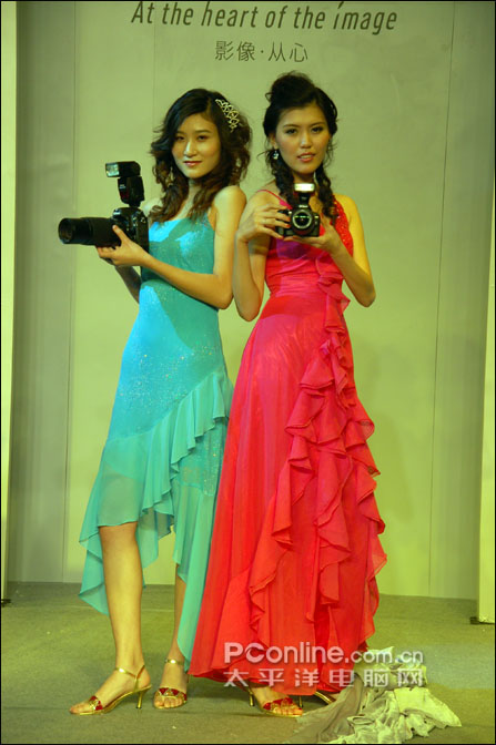 模特现场示范 911070_20061125_d40_fabu_8.jpg