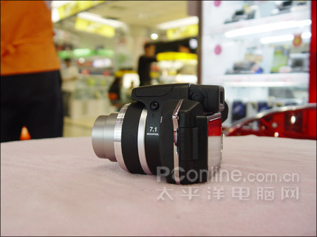 奥林巴斯SP550UZ的机身外观