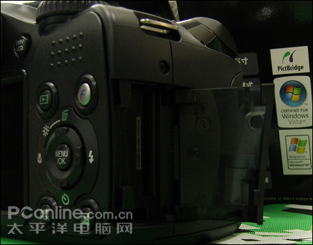 富士S5800存储卡槽