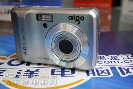 V800采用银色外壳设计