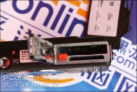 V890使用了爱国者首创的双界面卡