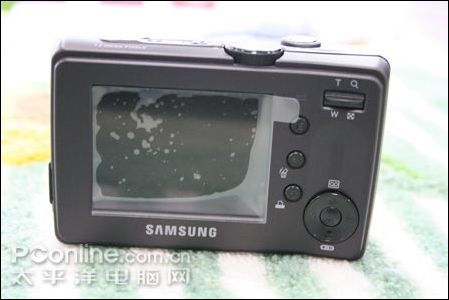 采用2.5英寸LCD
