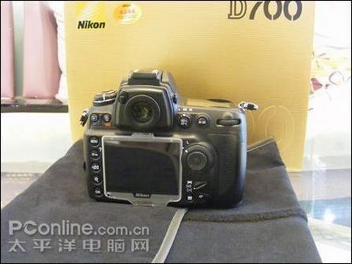 ῵ D700